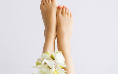 Where to see photos of feet? Free yourself with MysteryApp